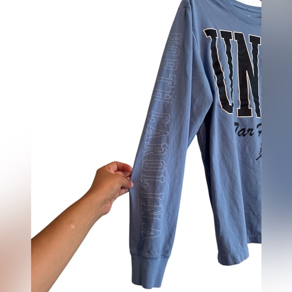 Nike University of North Carolina Men's Blue Graphic Log Long Sleeve - Picture 3 of 7
